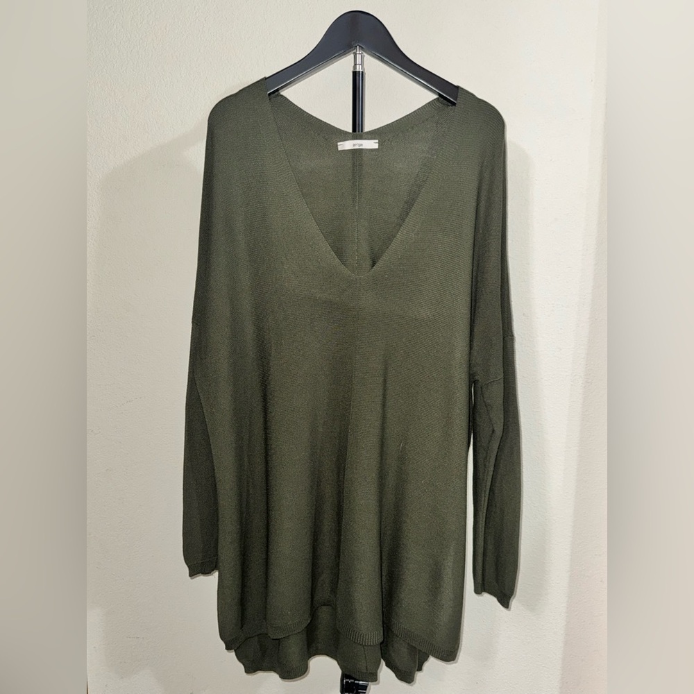 An’ge Olive V-Neck Sweater